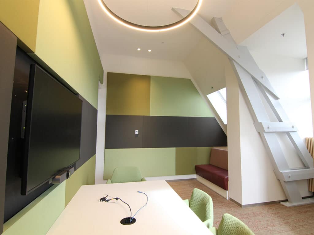 Acoustic panels make monument spaces usable
