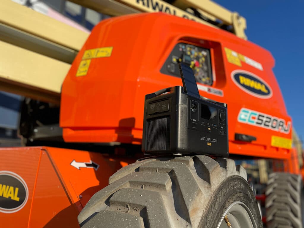 Riwal and Skoon - The solution for clean electric machines on the emission-free construction site.