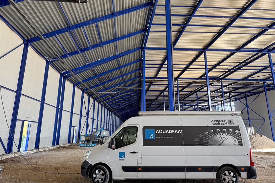 Bestelwagen A2 in hal kopie