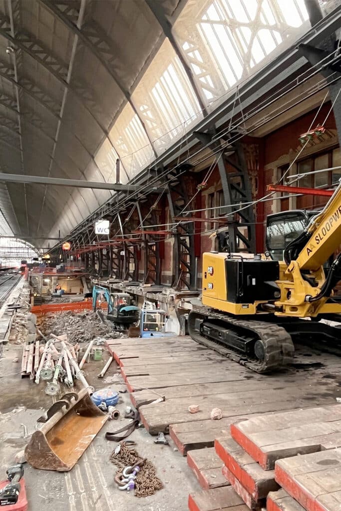 Amovatie in volle vaart op Amsterdam Centraal Station 2