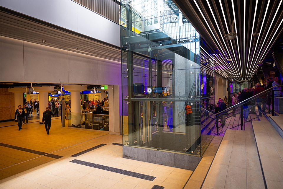 Vernieuwing entree westelijke reizigerstunnelstation Amsterdam Centraal 1