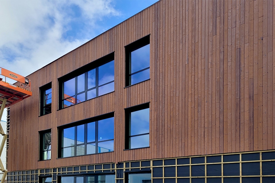 Losmaakbaar houten kantoorpand voor scheepsbouwer 2