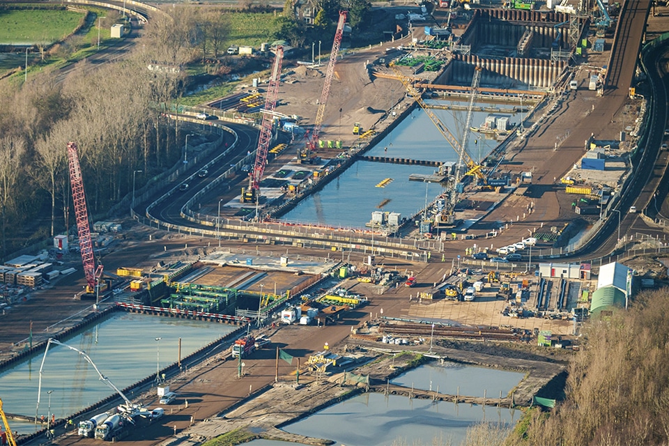 A16 Rotterdam: 11 km long energy-neutral highway 1