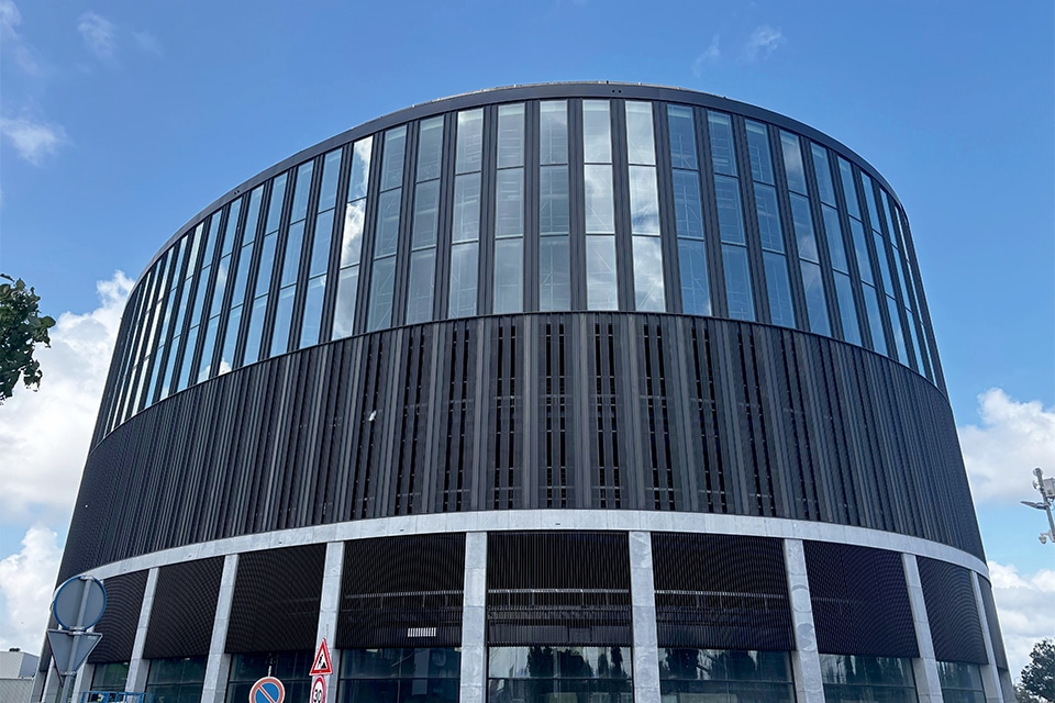 Aluminium felsbanen geven Eenheidsbureau een strakke en moderne uitstraling 1