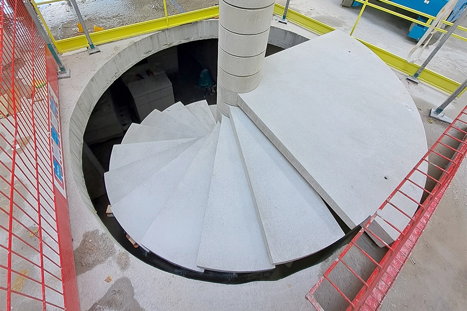 Atrium van De Johanna als speelveld van beton 1