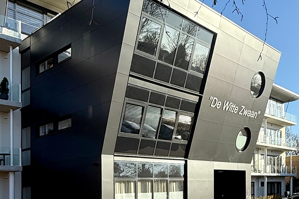 Kozijnen van klasse voor dorpsicoon De Witte Zwaan 2