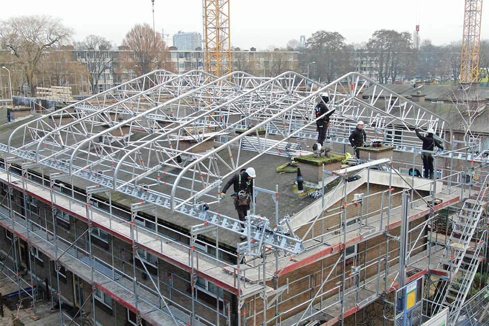 Innovatieve dakkapconstructie maakt snelle en veilige renovatie mogelijk 1