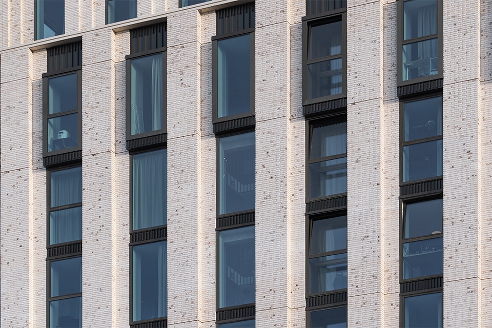 Gevelsysteem voor hoogte, wind en stadsgeluid 1