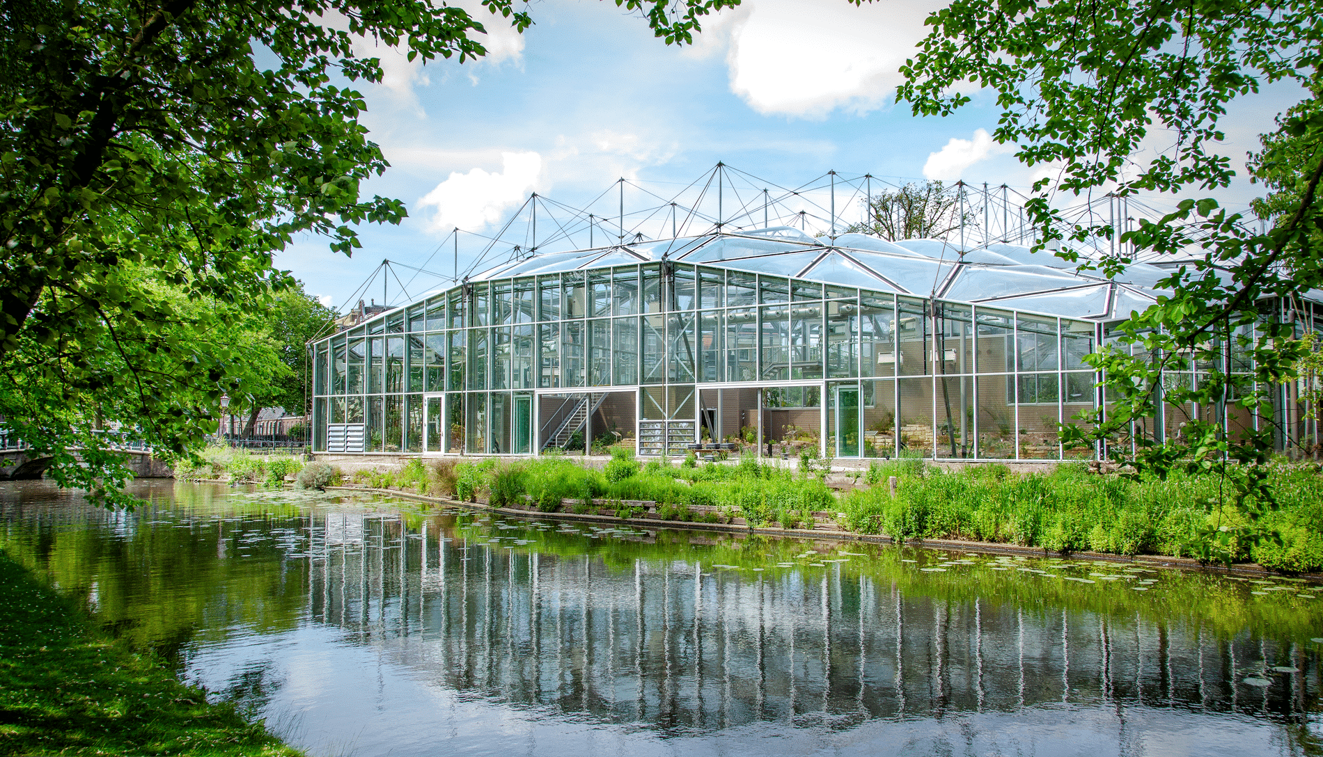 Dubbbelglas gevels voor Klimatenkas Hortus Botanicus komen uit Uden 1
