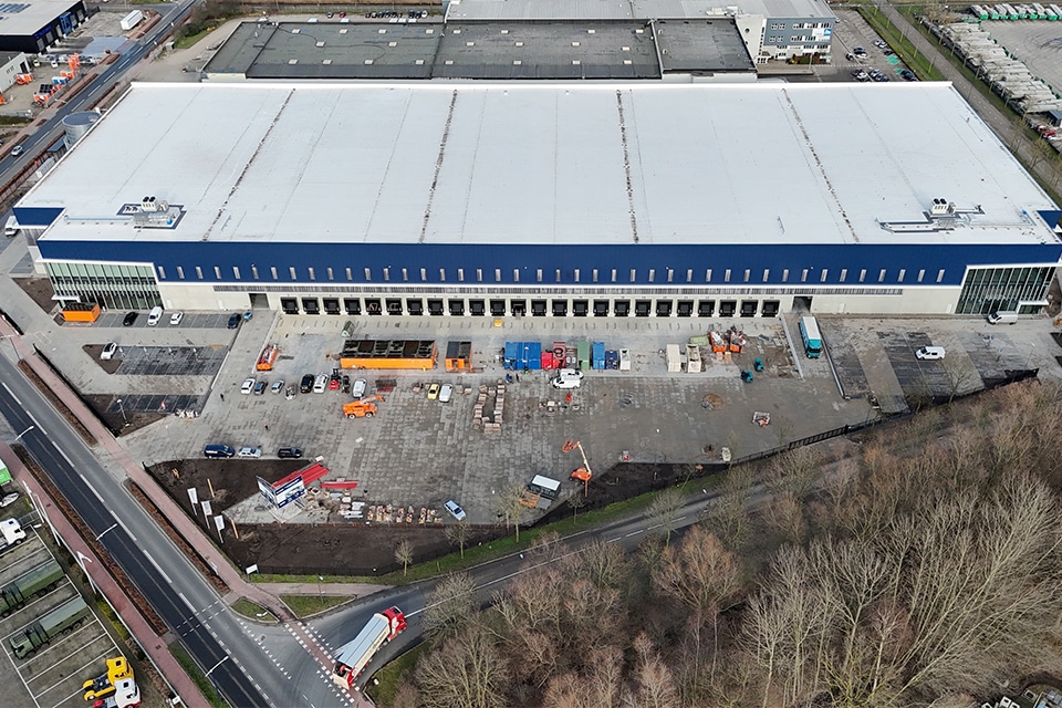 Modernes Lager mit beeindruckender lichter Höhe 1