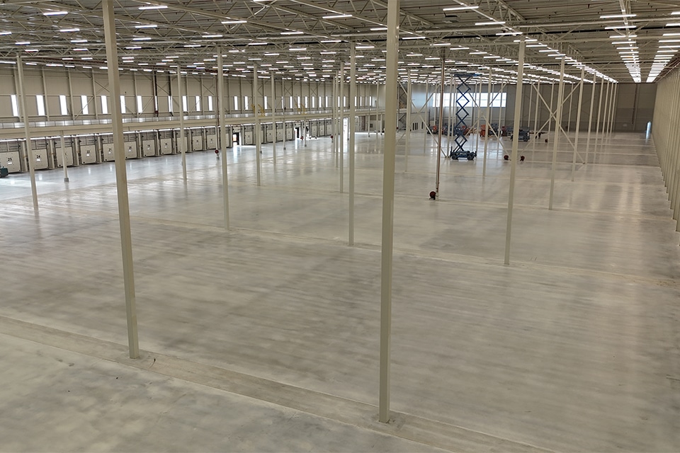 Modernes Lager mit beeindruckender lichter Höhe 2