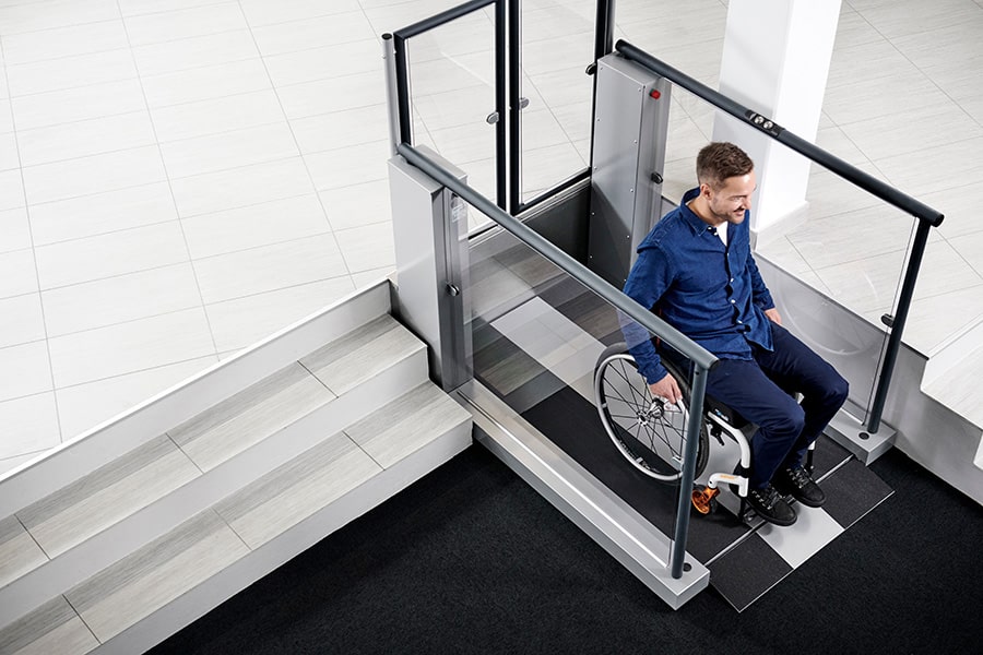 Maatwerk plateauliften voor een toegankelijk distributiecentrum 1