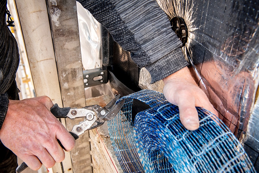 Masonry reinforcement on a roll is lighter and more efficient 3
