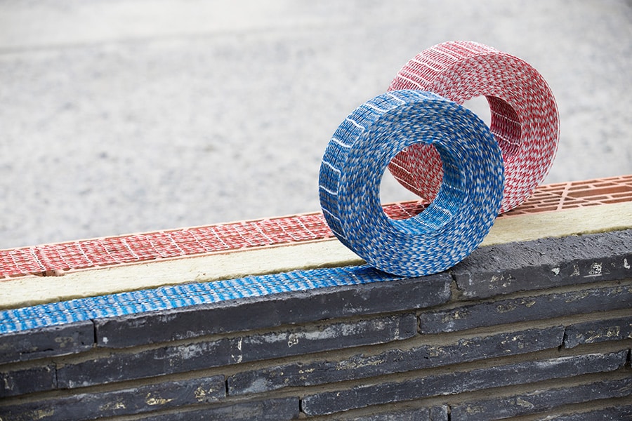 Masonry reinforcement on a roll is lighter and more efficient 2