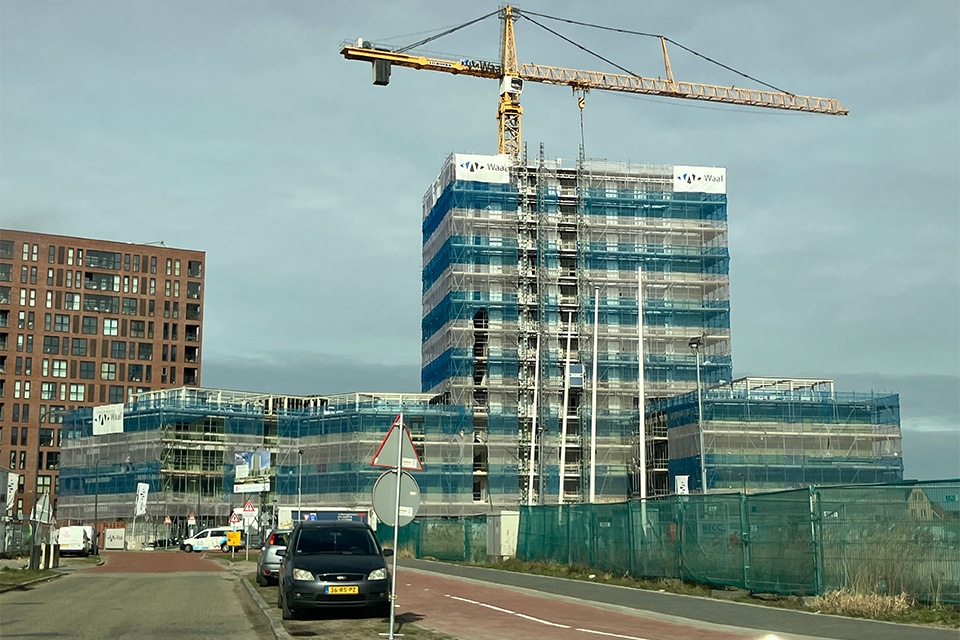 Erecting Scaffolding in Step with the Structural Work 7