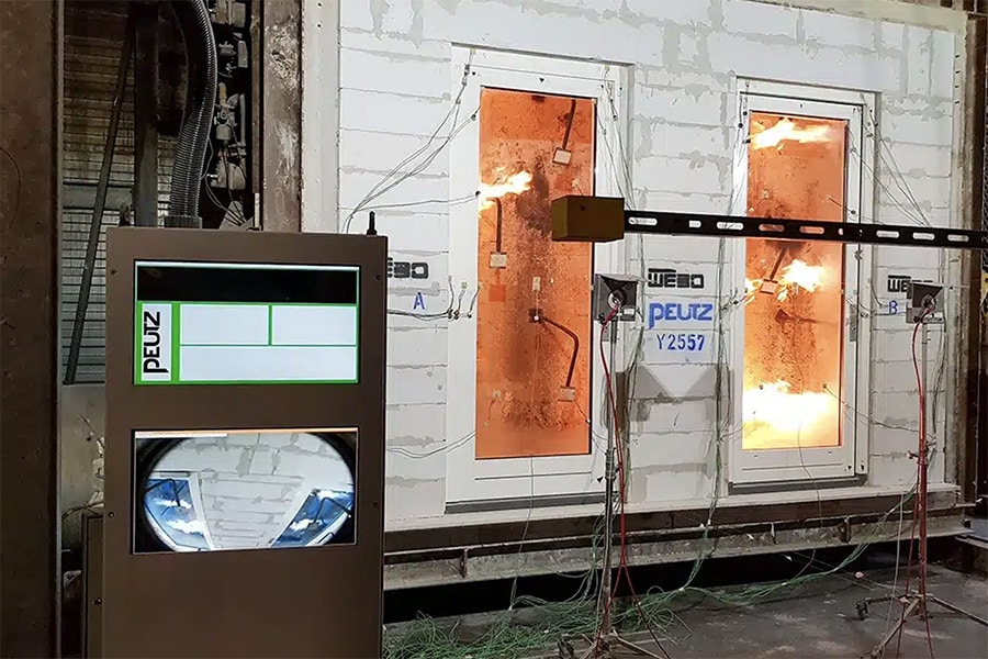 Brandtest BENG- en NOM-Kozijn Vuurvast® in het laboratorium van Peutz