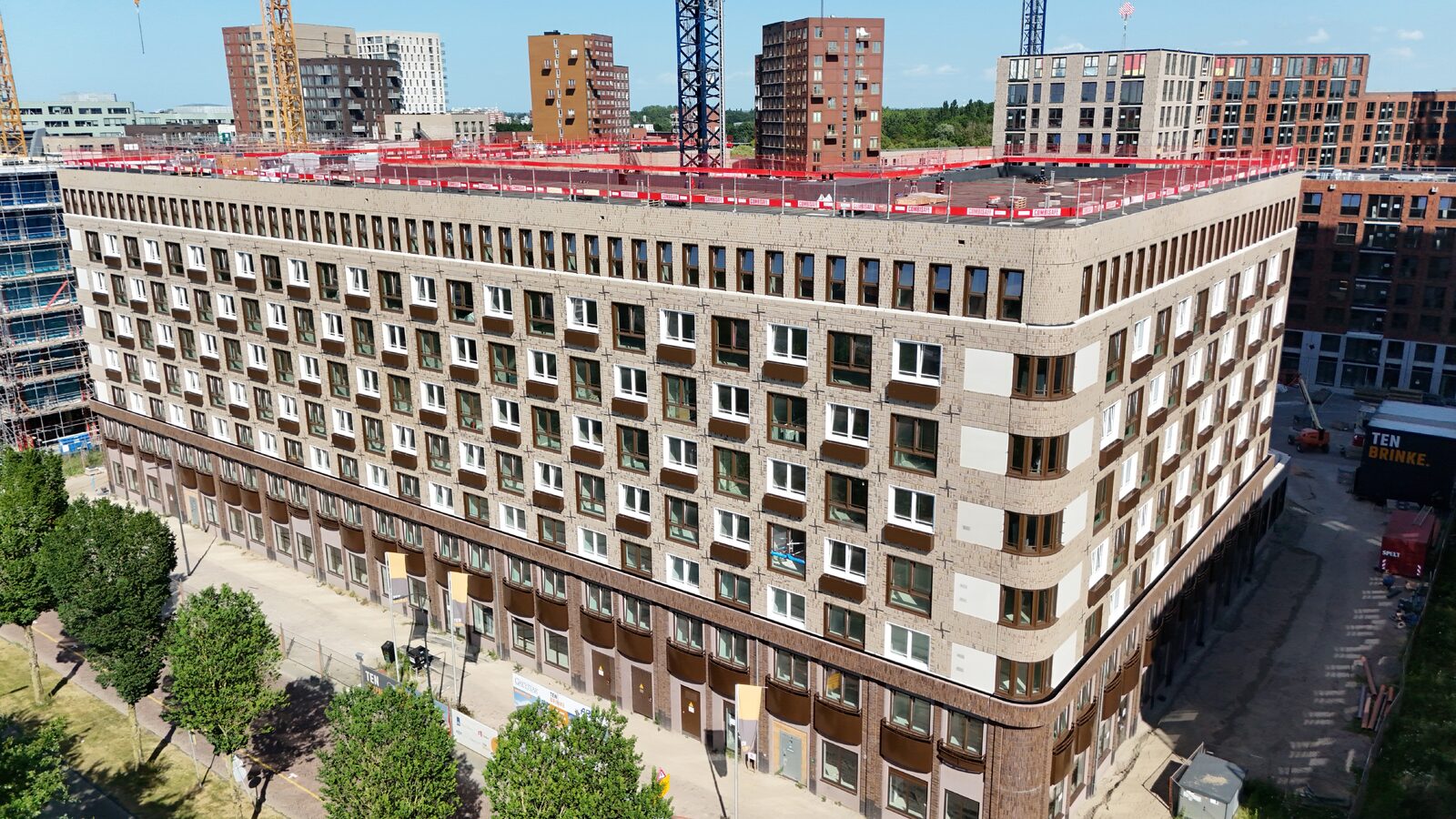 Prefab elementen, een gestroomlijnde bouwplaats en een integraal projectteam maken snelle realisatie Zirro & Schouls mogelijk 1